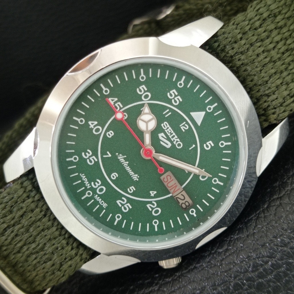 Vintage 1973 Seiko Automatic Mens Silver Watch WDaydate  Red Accents